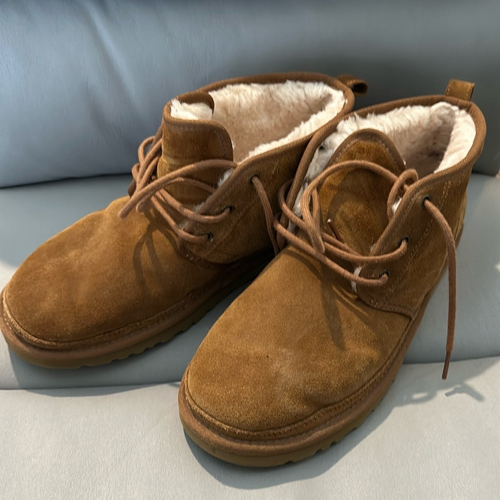 Men’s UGG slippers with ties
